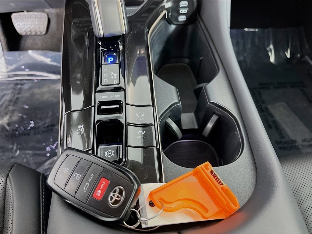 Used 2025 Toyota Crown XLE AWD/4WD image 23