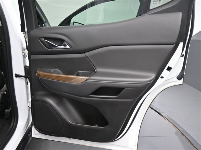 Used 2023 GMC Acadia SLE image 18