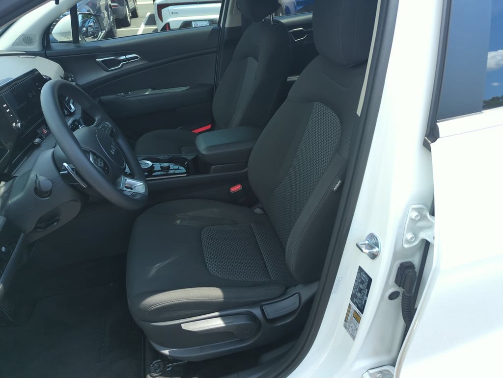 Used 2025 Kia Sportage LX FWD image 12
