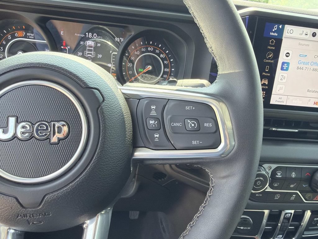 Used 2025 Jeep Wrangler Unlimited Sahara AWD/4WD image 25