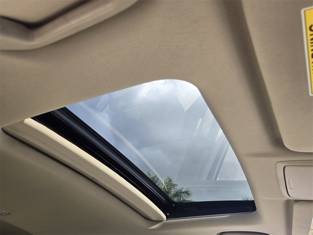 Used 2018 Honda CR-V Touring image 18