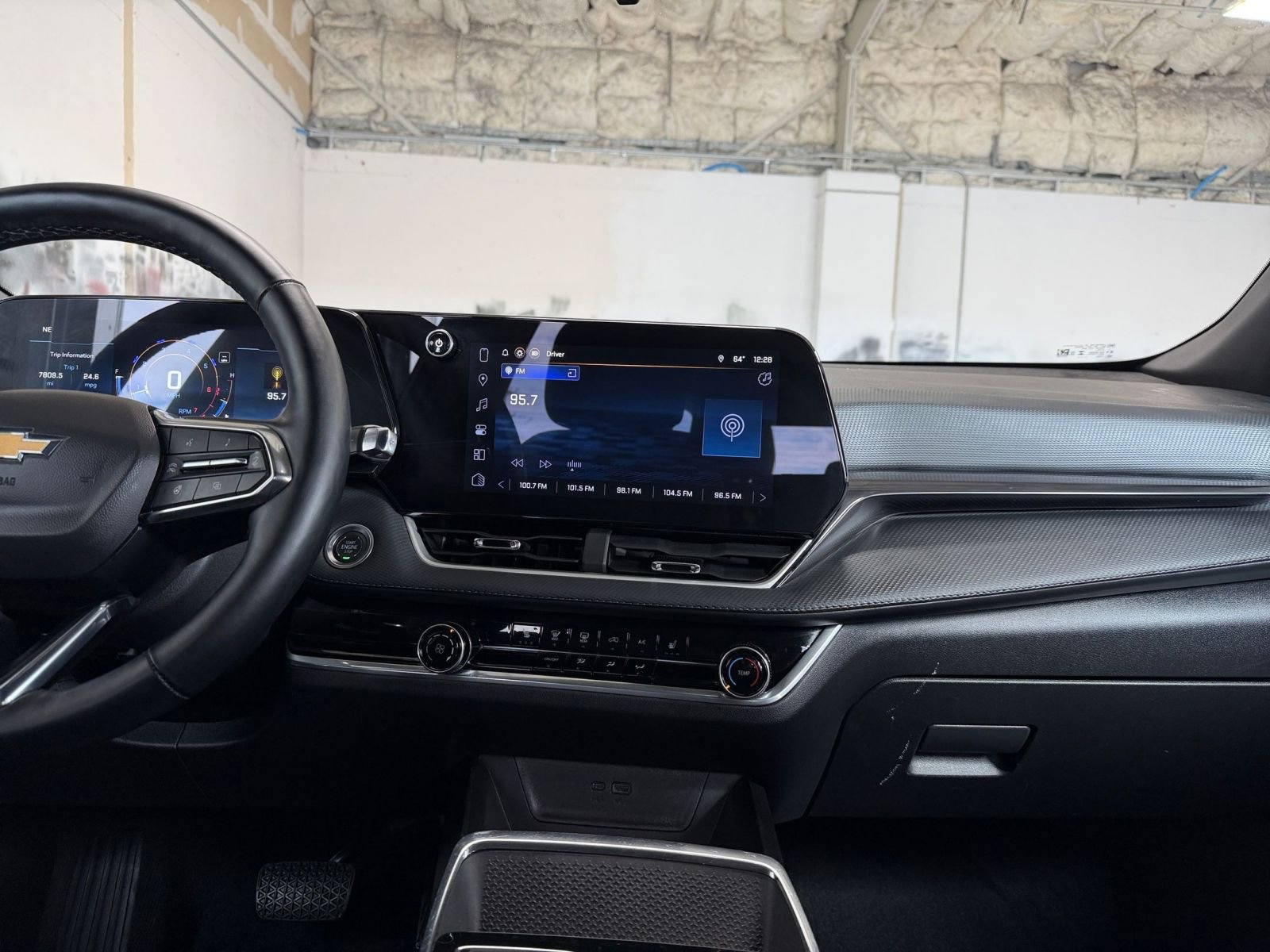 Used 2025 Chevrolet Equinox LT image 18