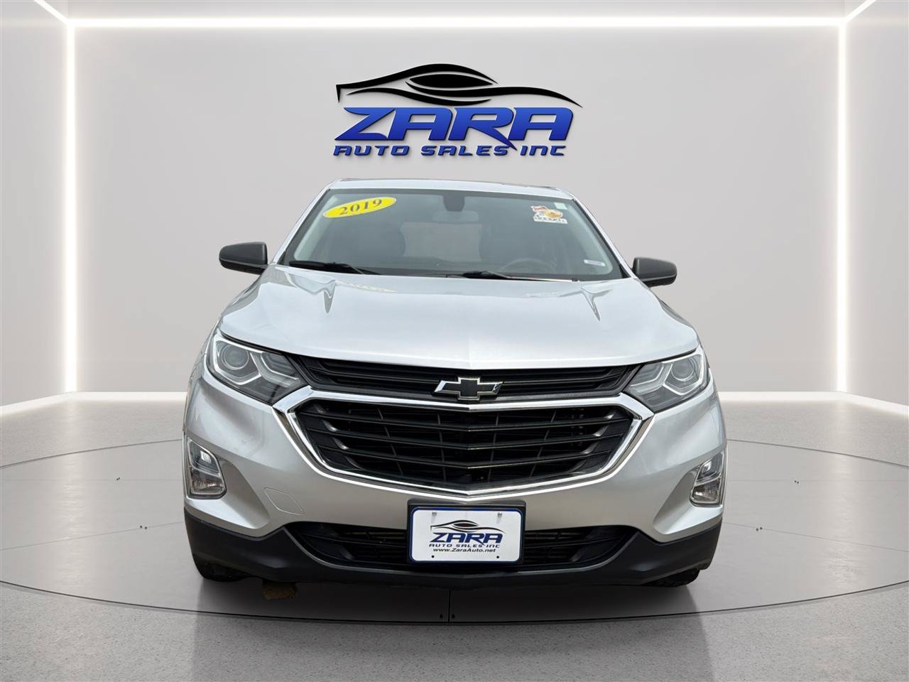 Used 2019 Chevrolet Equinox LS w/ LS Convenience Package AWD/4WD image 2