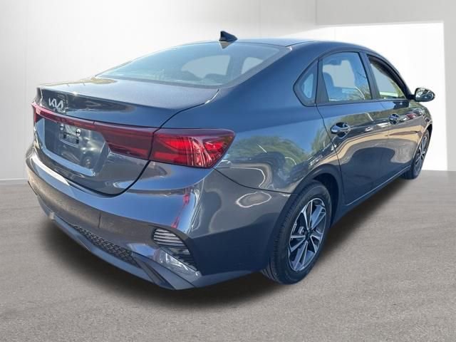 Used 2023 Kia Forte LXS w/ LXS Technology Package image 4