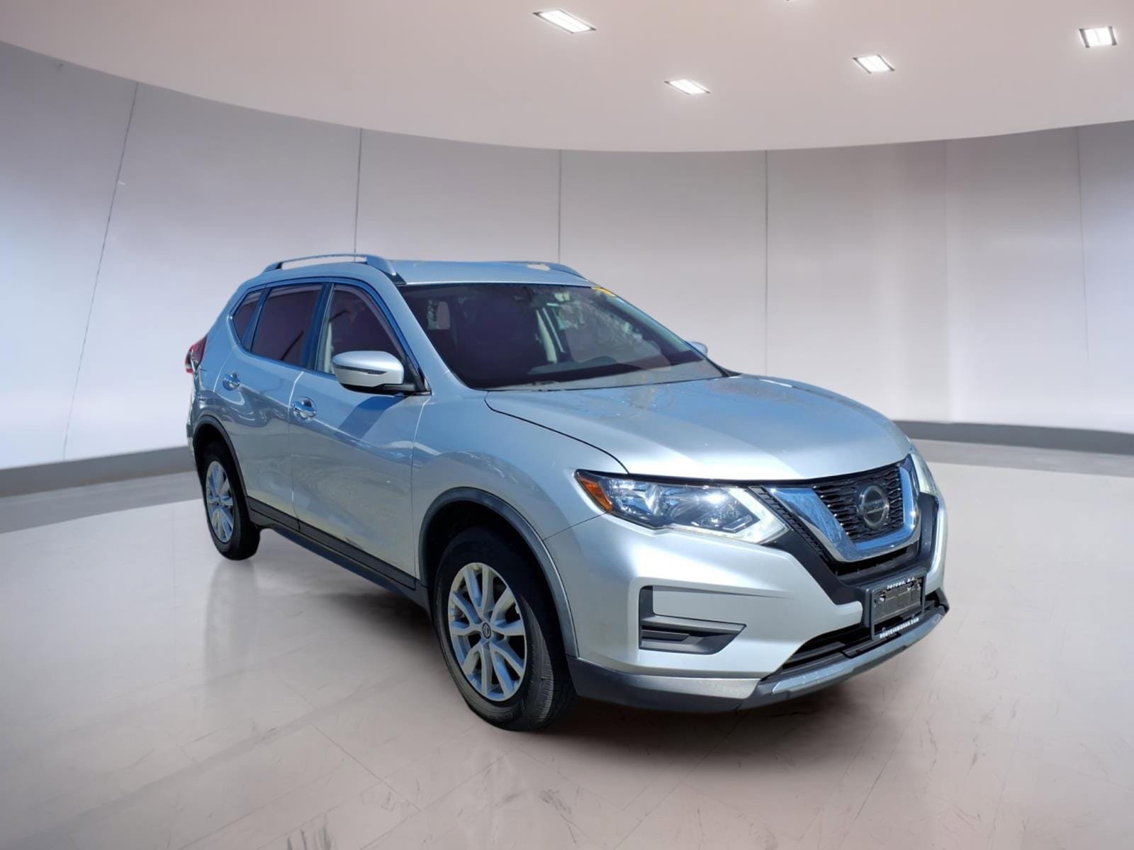 Used 2019 Nissan Rogue SV image 1