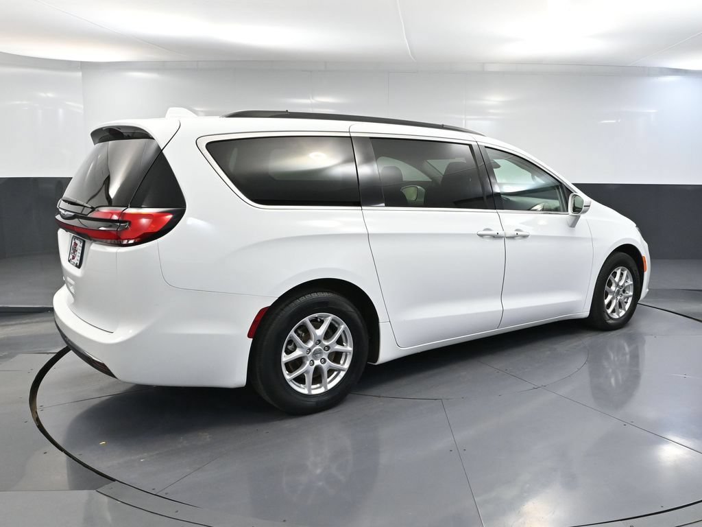 Used 2022 Chrysler Pacifica Touring-L FWD image 6