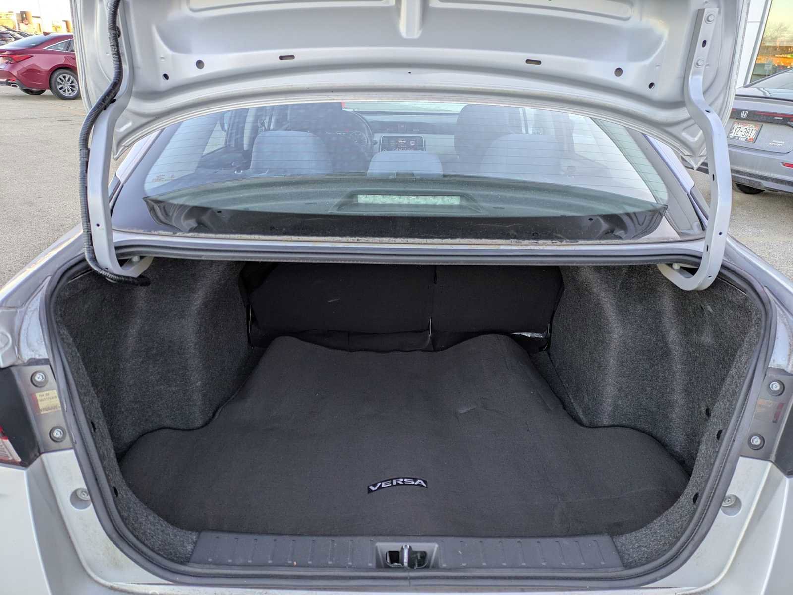 Used 2020 Nissan Versa SV image 28