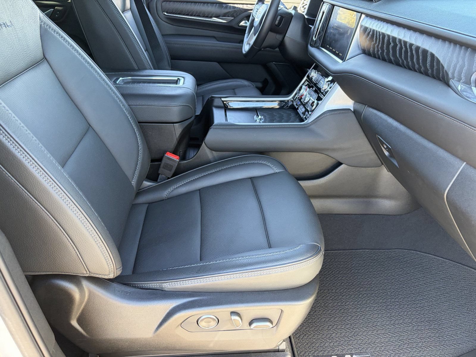 Certified 2023 GMC Yukon Denali w/ Denali Reserve Package AWD/4WD image 12