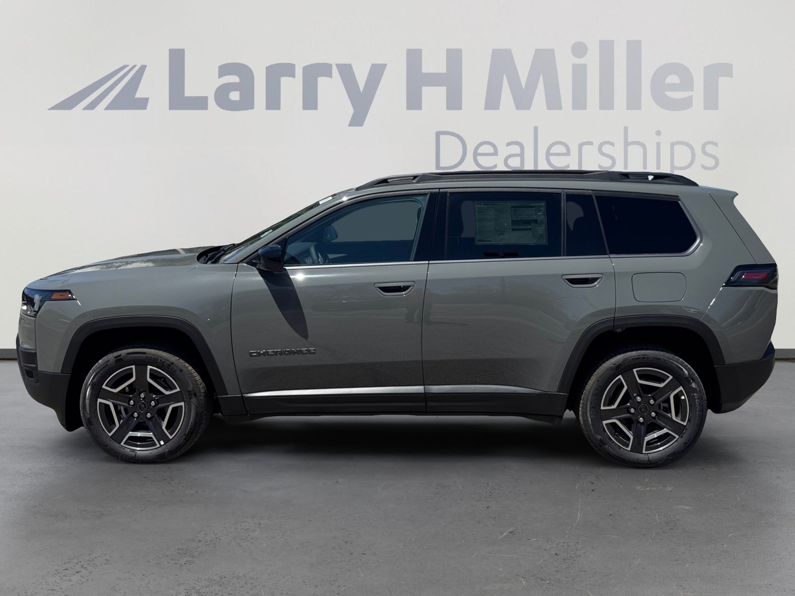 New 2026 Jeep Cherokee Laredo AWD/4WD image 2