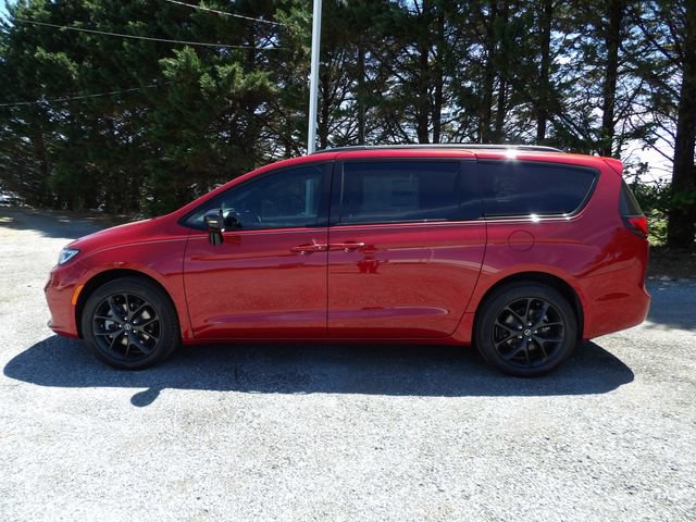 New 2026 Chrysler Pacifica Limited w/ Uconnect Theater Family Group AWD/4WD image 2