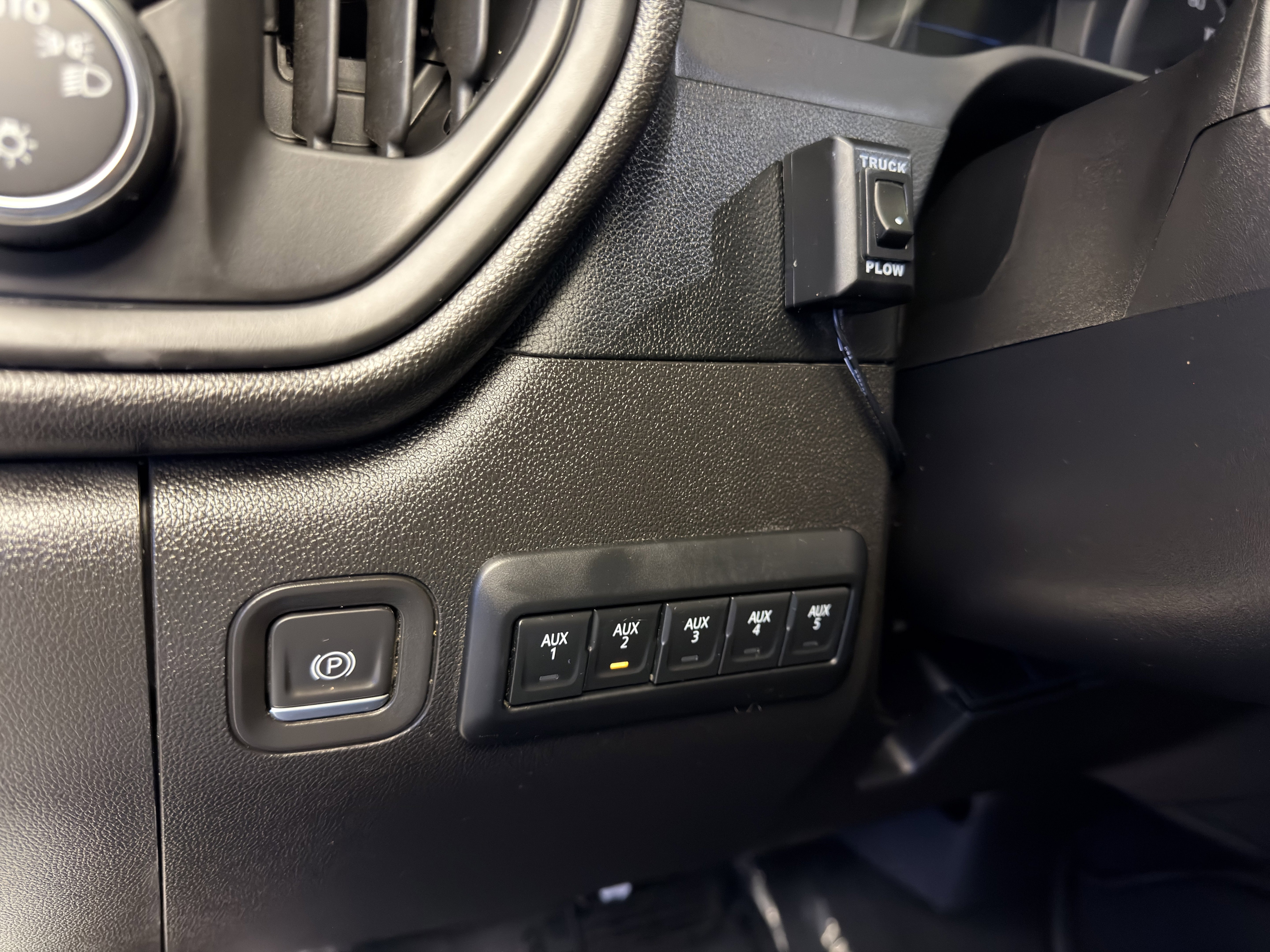 Used 2024 Chevrolet Silverado 2500 Custom w/ Custom Value Package image 16