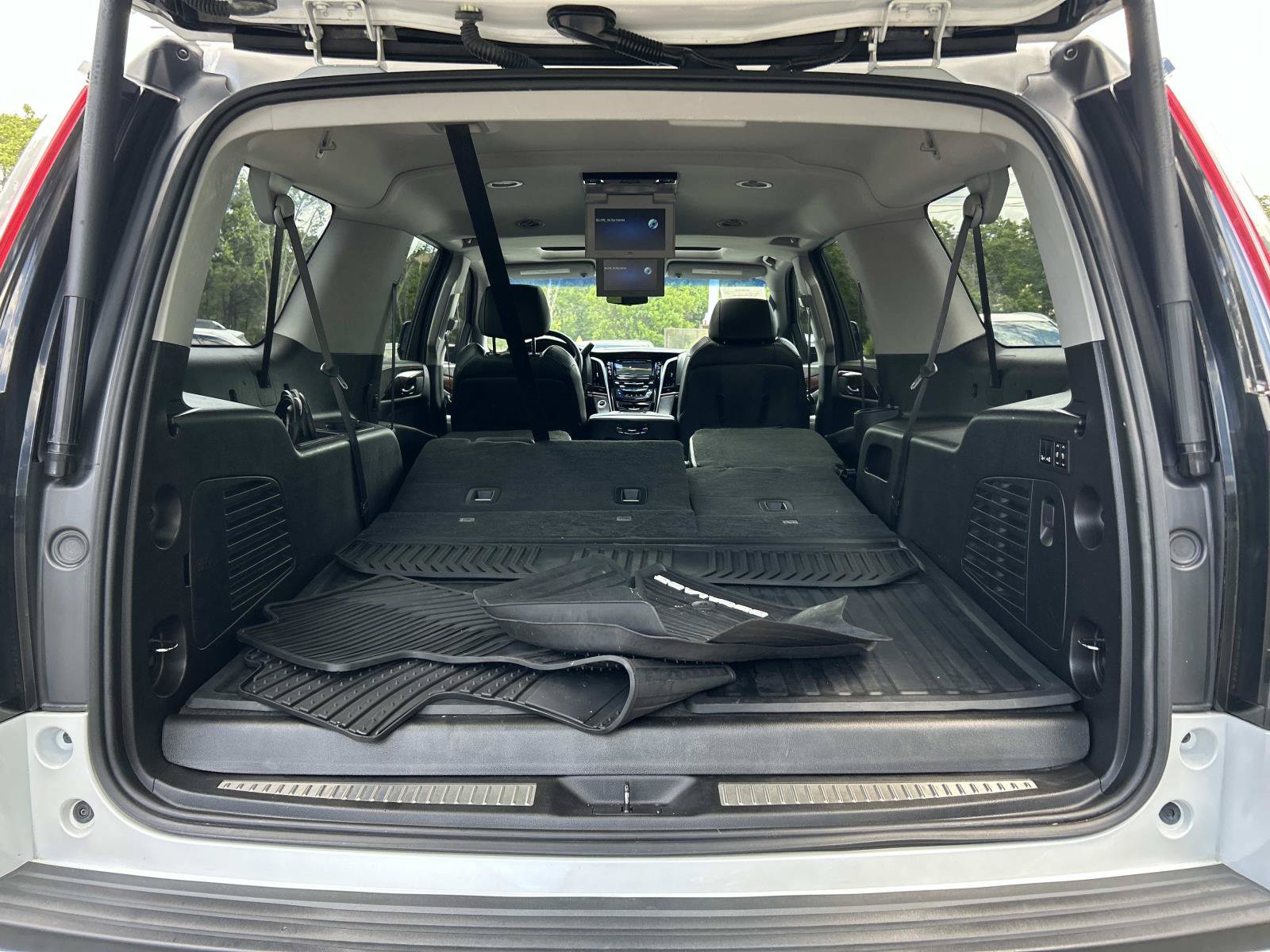 Used 2018 Cadillac Escalade ESV Premium Luxury AWD/4WD image 17
