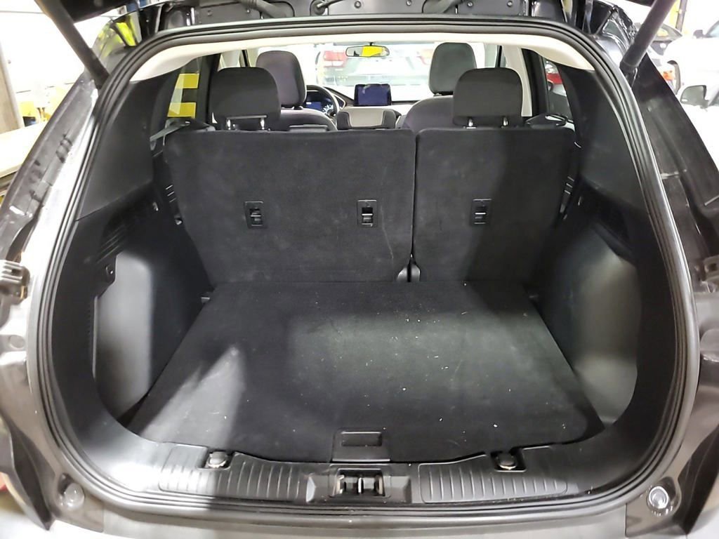 Used 2022 Ford Escape SE w/ SE Sport Appearance Package image 9