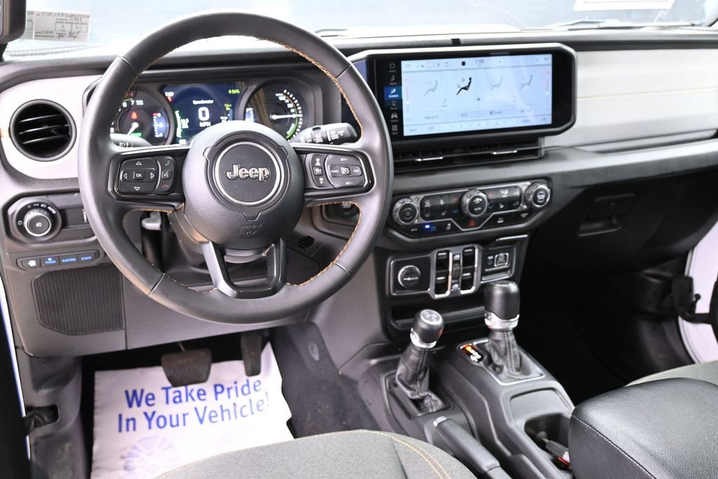 Used 2024 Jeep Wrangler Unlimited w/ Convenience Group AWD/4WD image 33
