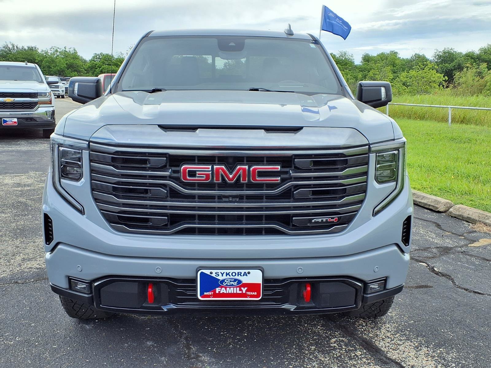Used 2024 GMC Sierra 1500 AT4 w/ Technology Package AWD/4WD image 2