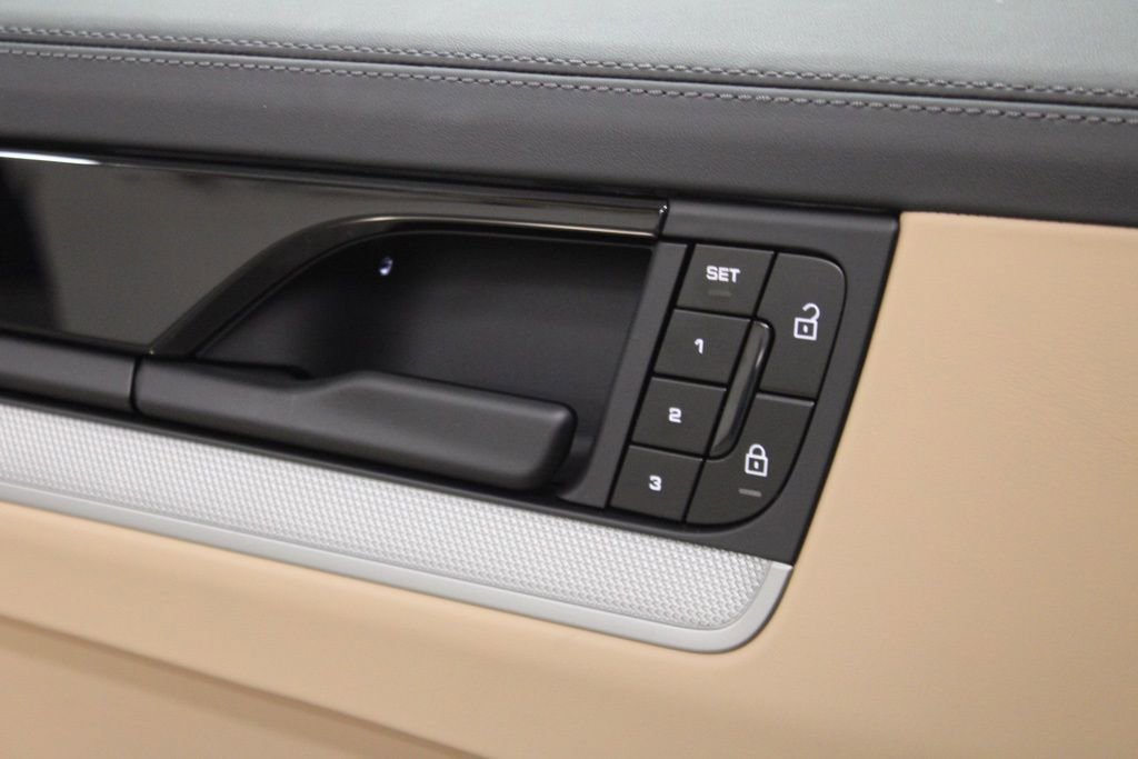 Certified 2026 Porsche Cayenne Coupe image 17