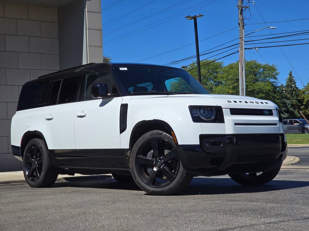 Used 2025 Land Rover Defender 130 X-Dynamic SE AWD/4WD image 1