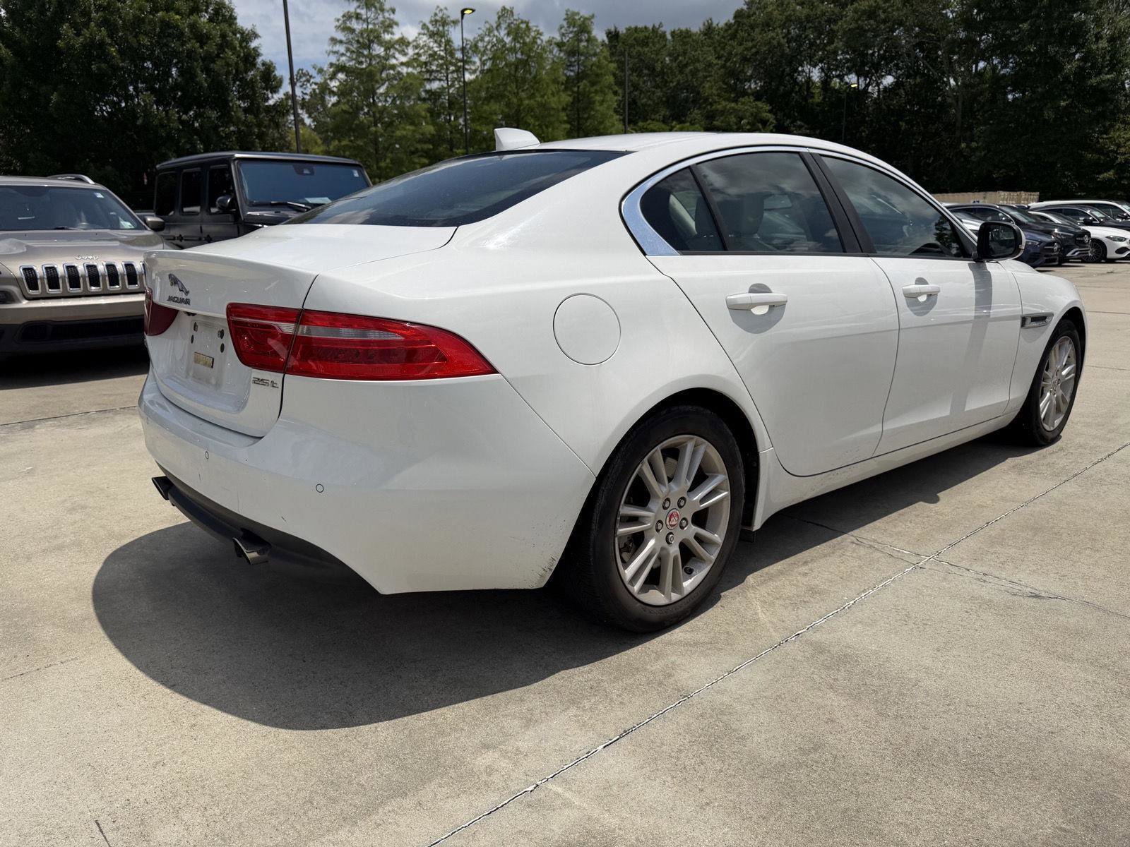 Used 2017 Jaguar XE Premium RWD image 22