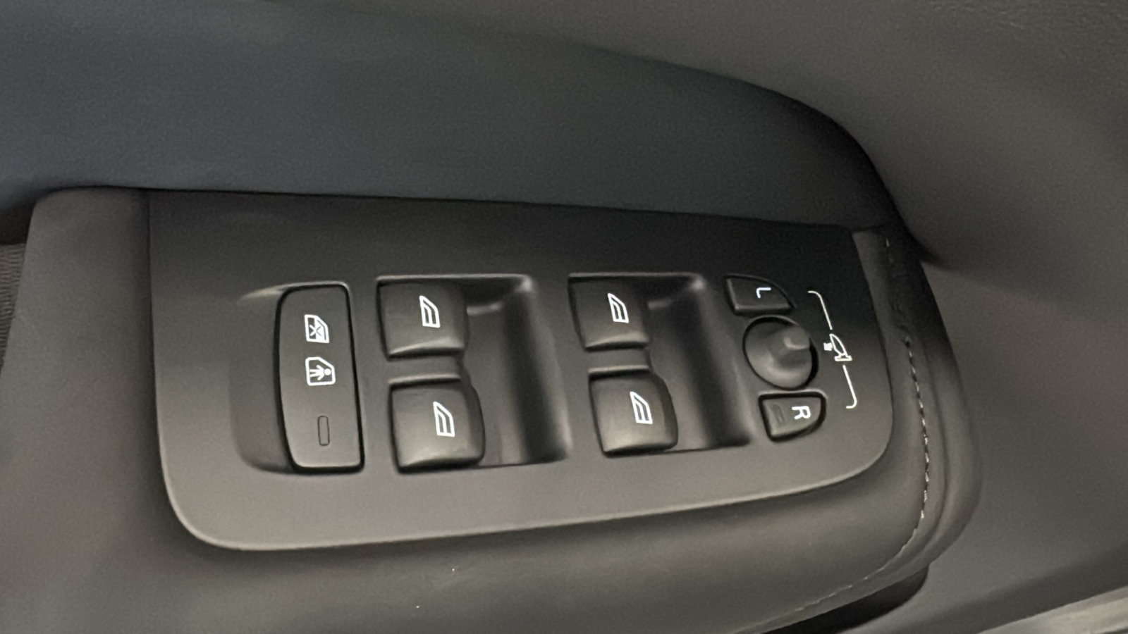 New 2027 Volvo XC60 B5 Ultra AWD/4WD image 22