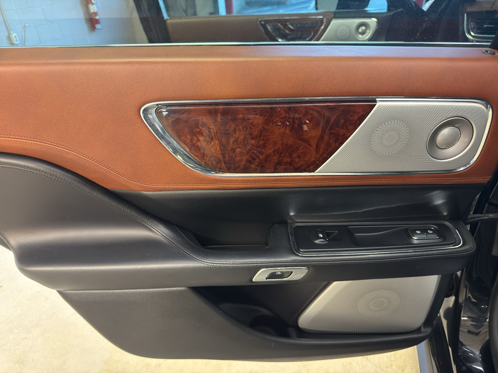 Used 2018 Lincoln Continental Black Label AWD/4WD image 29