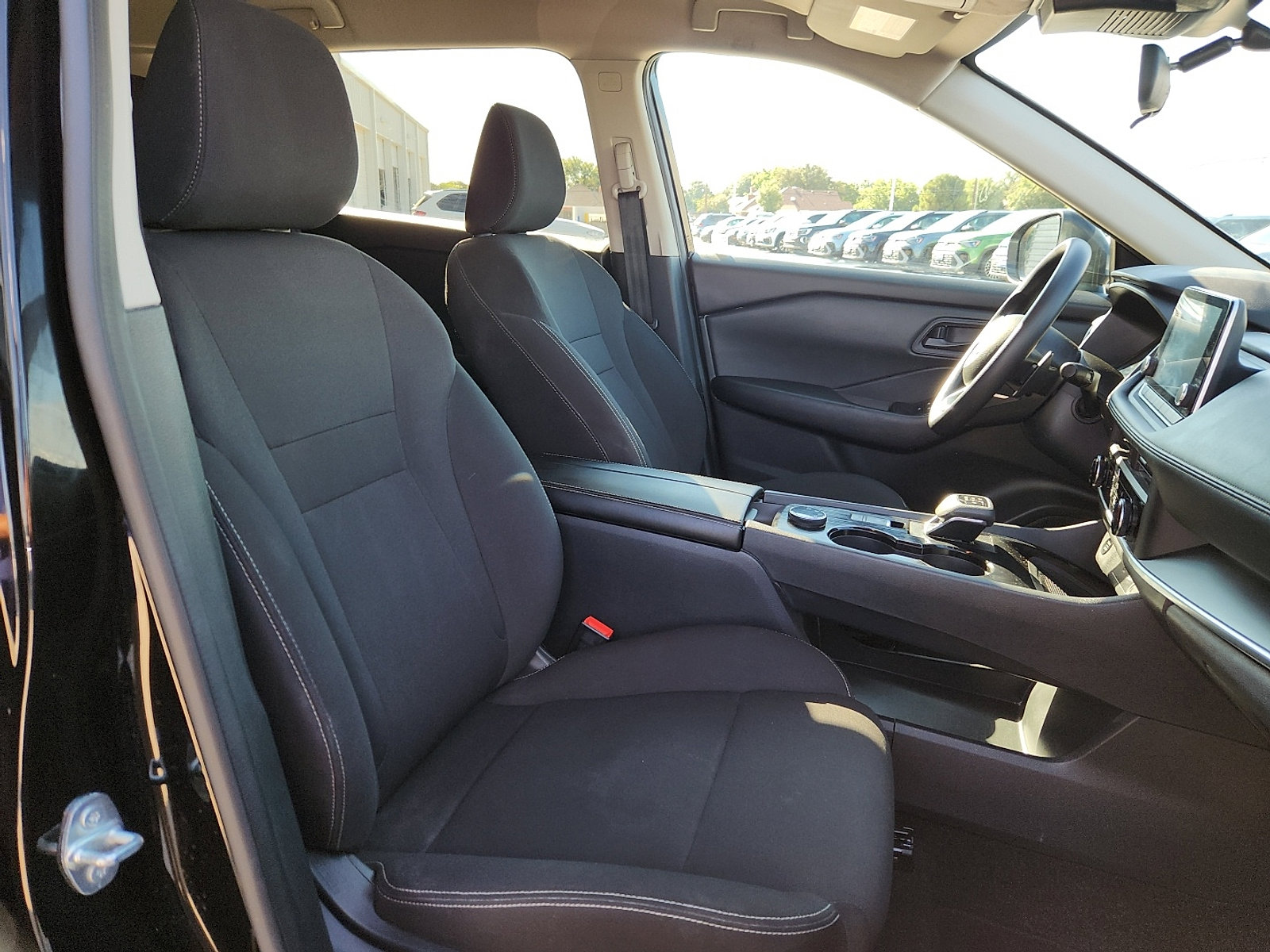 Used 2024 Nissan Rogue S image 15