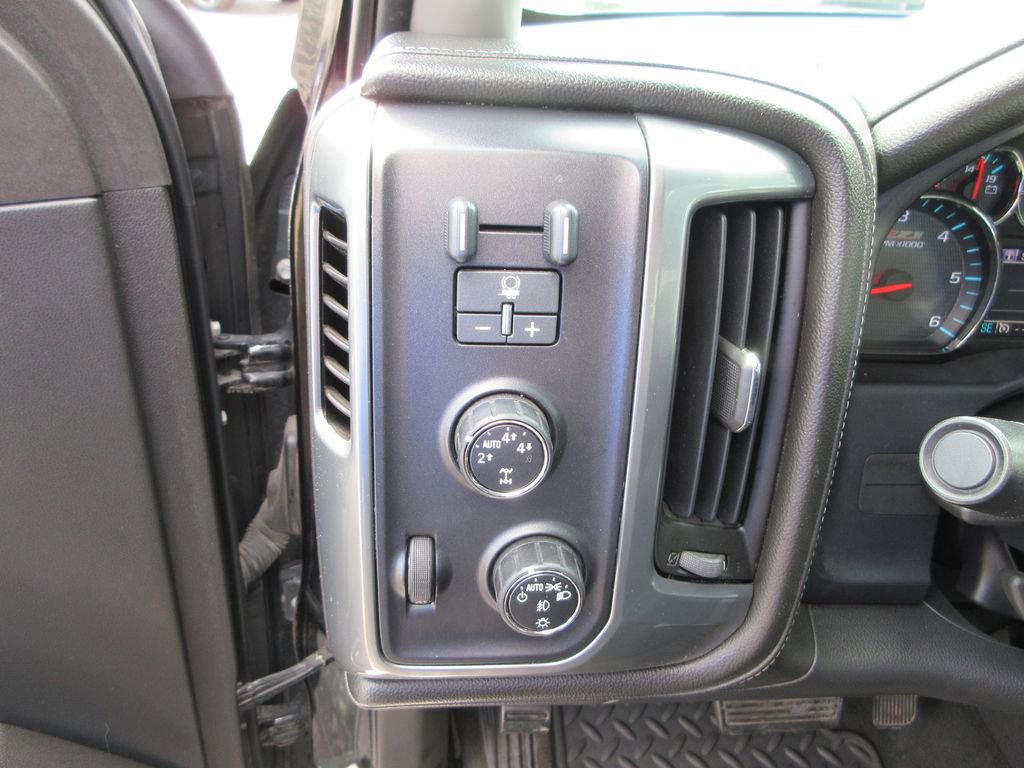 Used 2015 Chevrolet Silverado 1500 LTZ Z71 w/ LTZ Plus Package AWD/4WD image 26