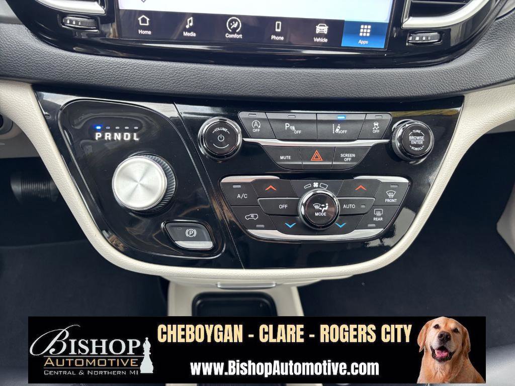 Used 2023 Chrysler Pacifica Touring-L image 36