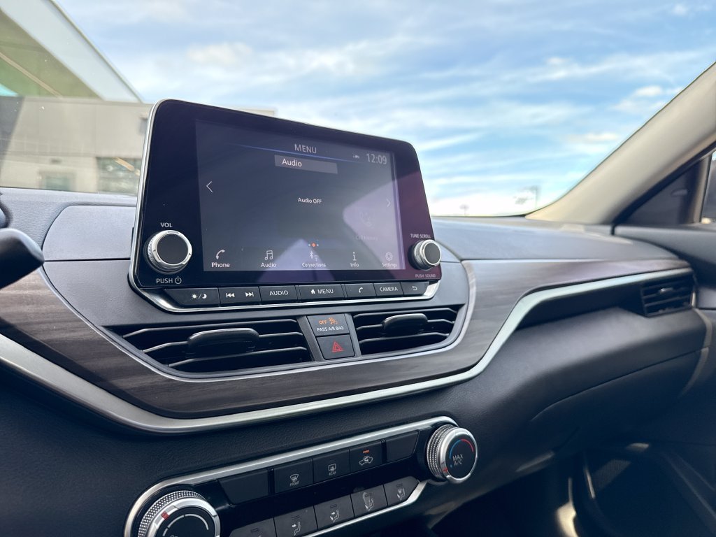 Used 2025 Nissan Altima 2.5 SV FWD image 23