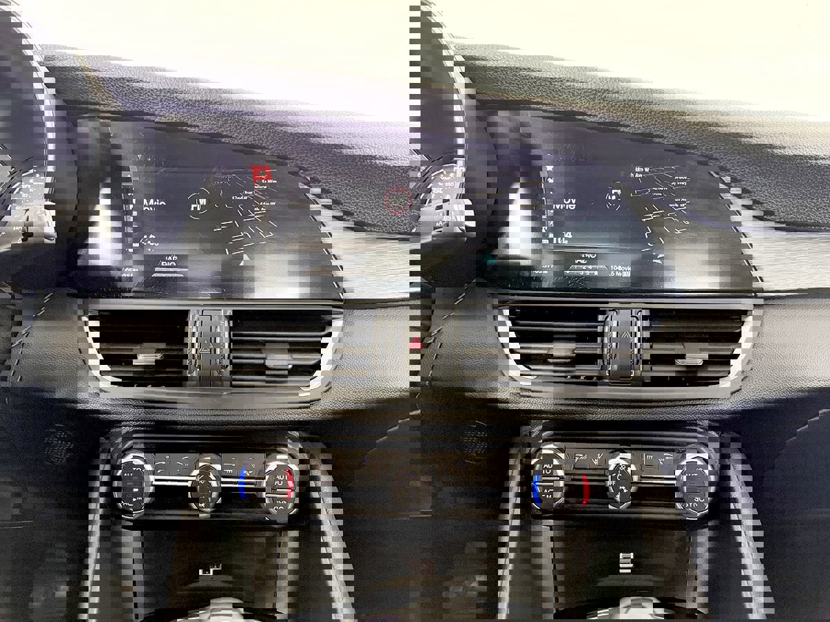 Used 2017 Alfa Romeo Giulia image 52