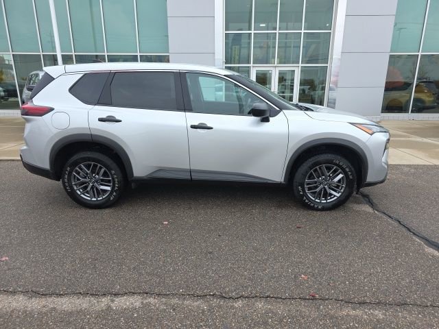 Used 2024 Nissan Rogue S image 4