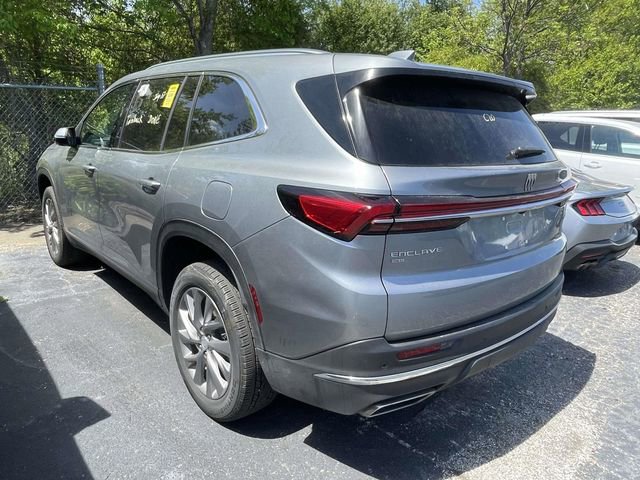 Used 2025 Buick Enclave Preferred image 4