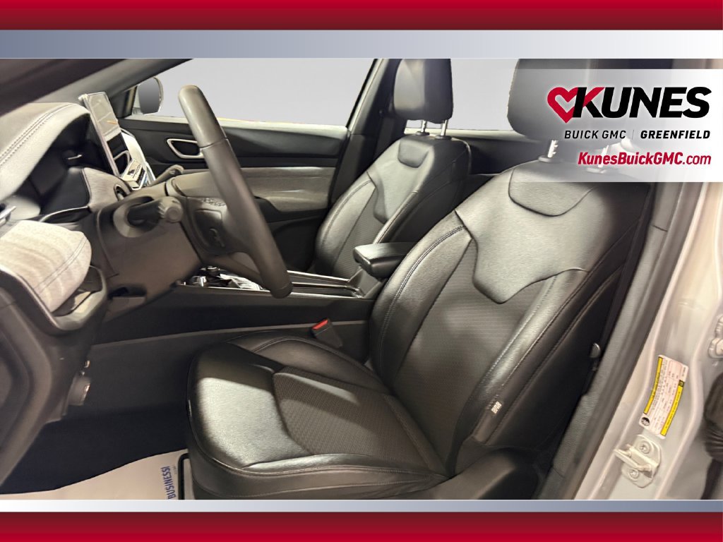 Used 2024 Jeep Compass Latitude AWD/4WD image 23