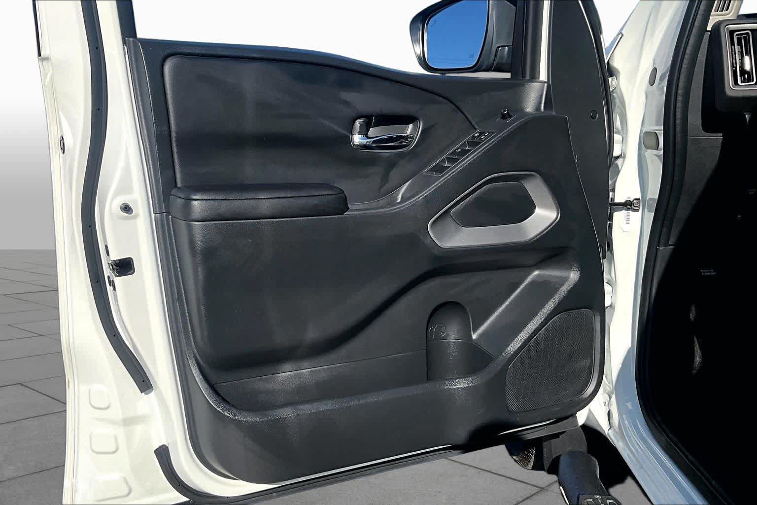 Used 2025 Nissan Frontier SV w/ SV Convenience Package RWD image 22