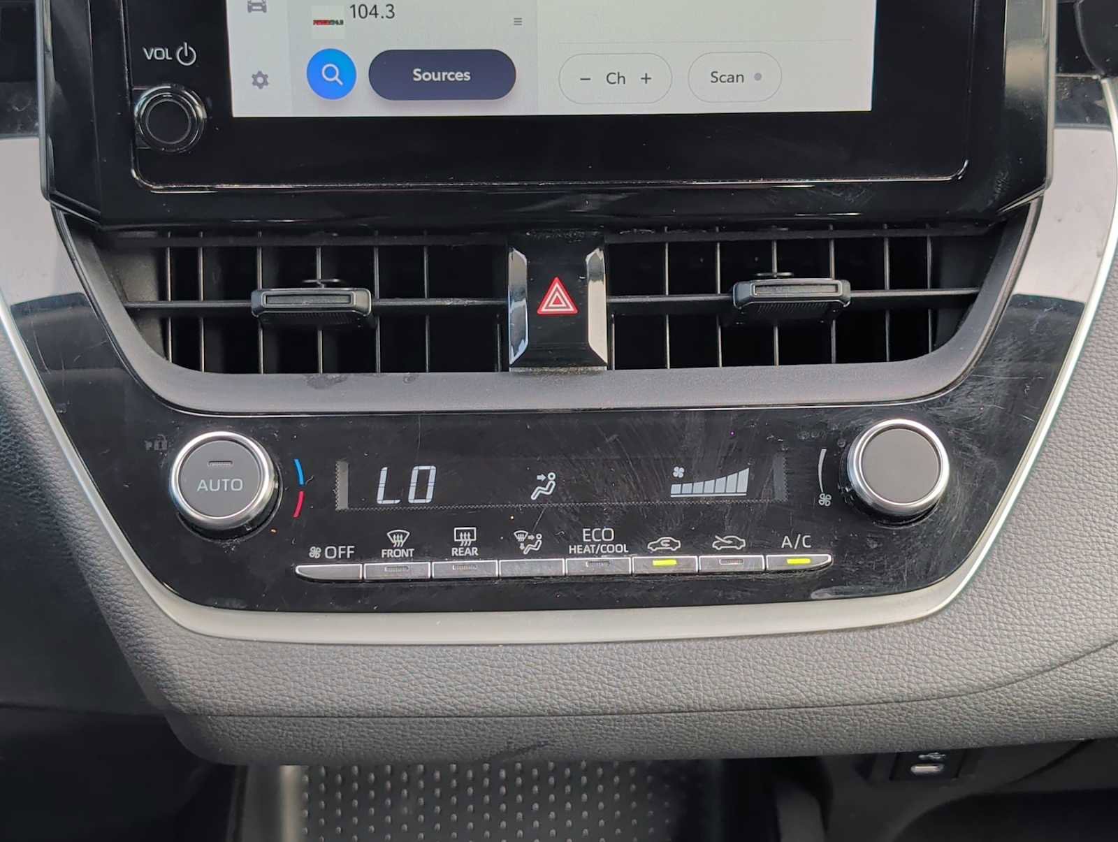 Used 2023 Toyota Corolla LE image 15