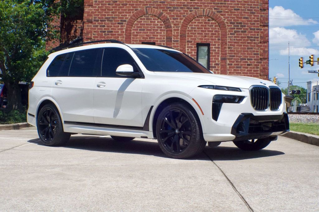 Used 2024 BMW X7 xDrive40i w/ M Sport Package AWD/4WD image 3