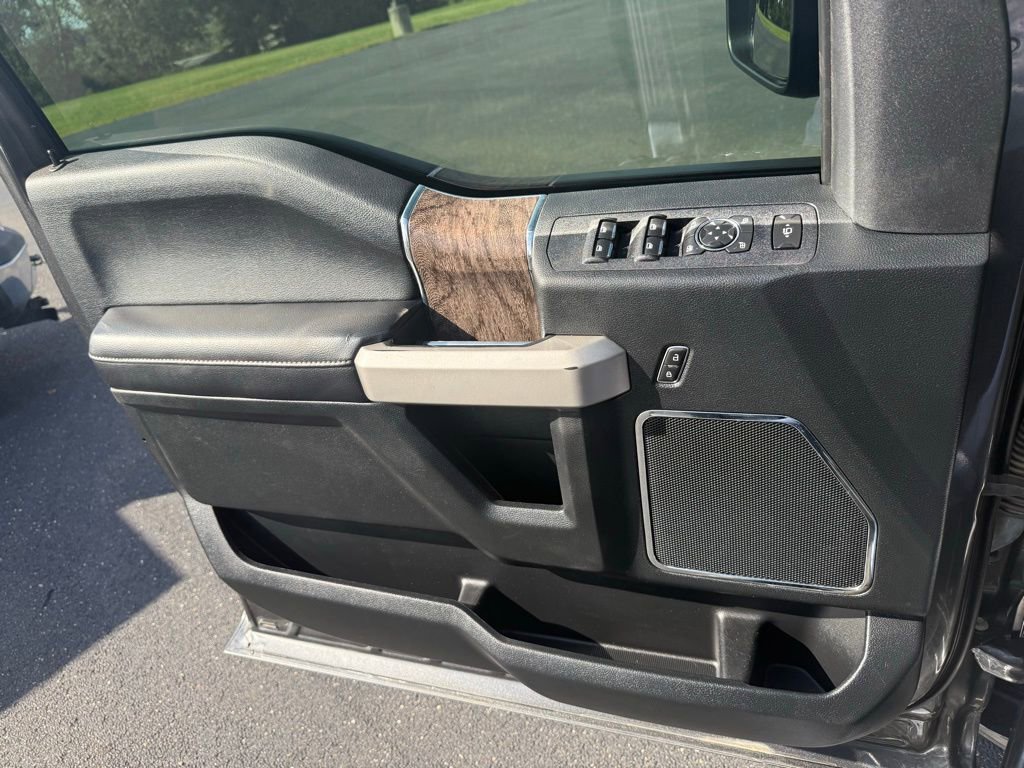 Used 2019 Ford F350 Lariat w/ Chrome Package image 22