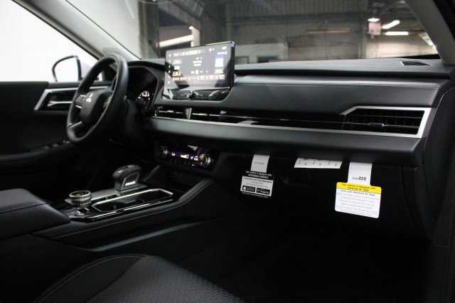 New 2026 Mitsubishi Outlander ES image 17