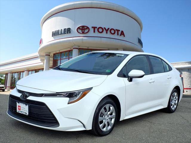 Certified 2025 Toyota Corolla LE image 1