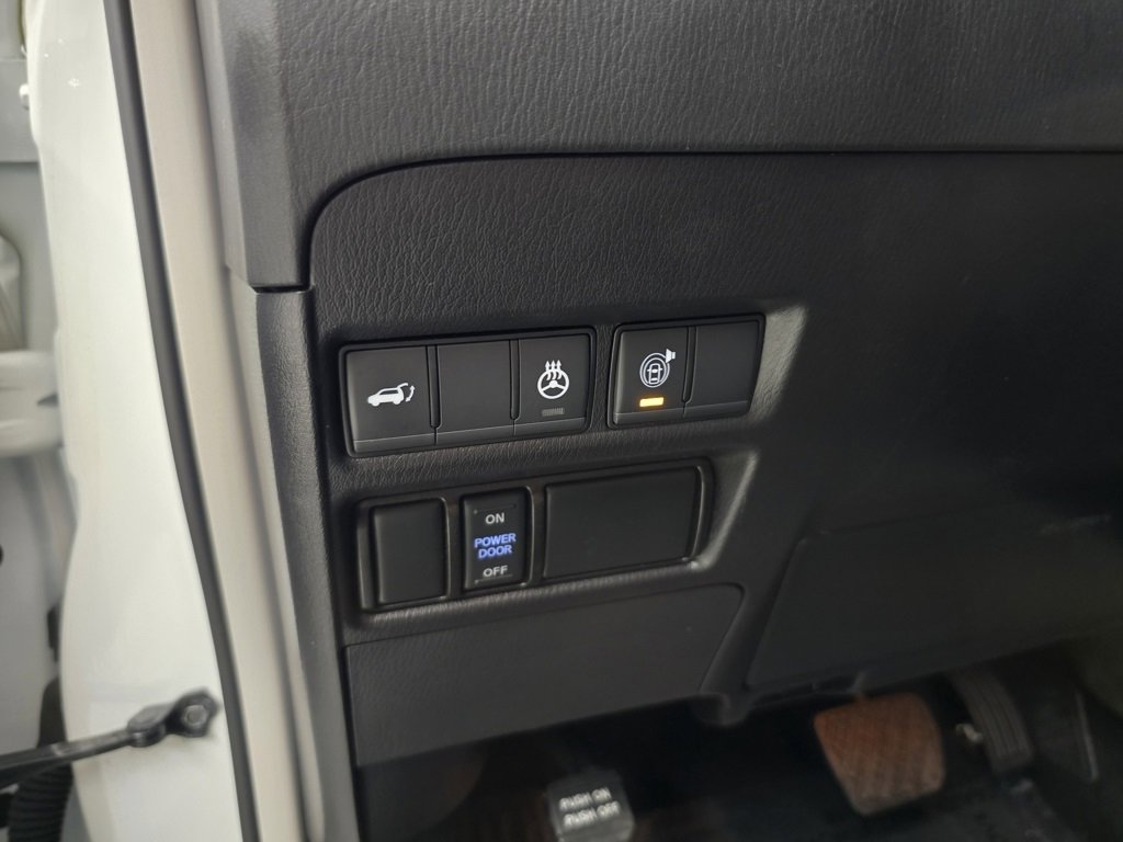 Used 2023 Nissan Armada SL w/ Captain's Chairs Package image 31