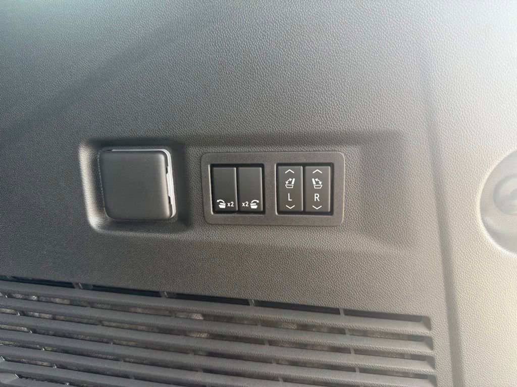Used 2026 GMC Yukon Denali Ultimate w/ LPO, Floor Liner Package AWD/4WD image 24