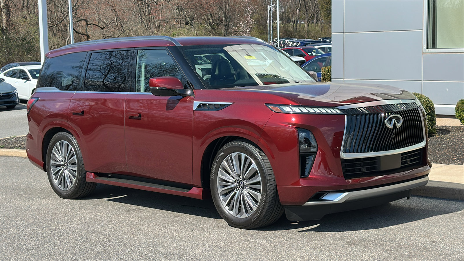 Used 2025 INFINITI QX80 Sensory image 2