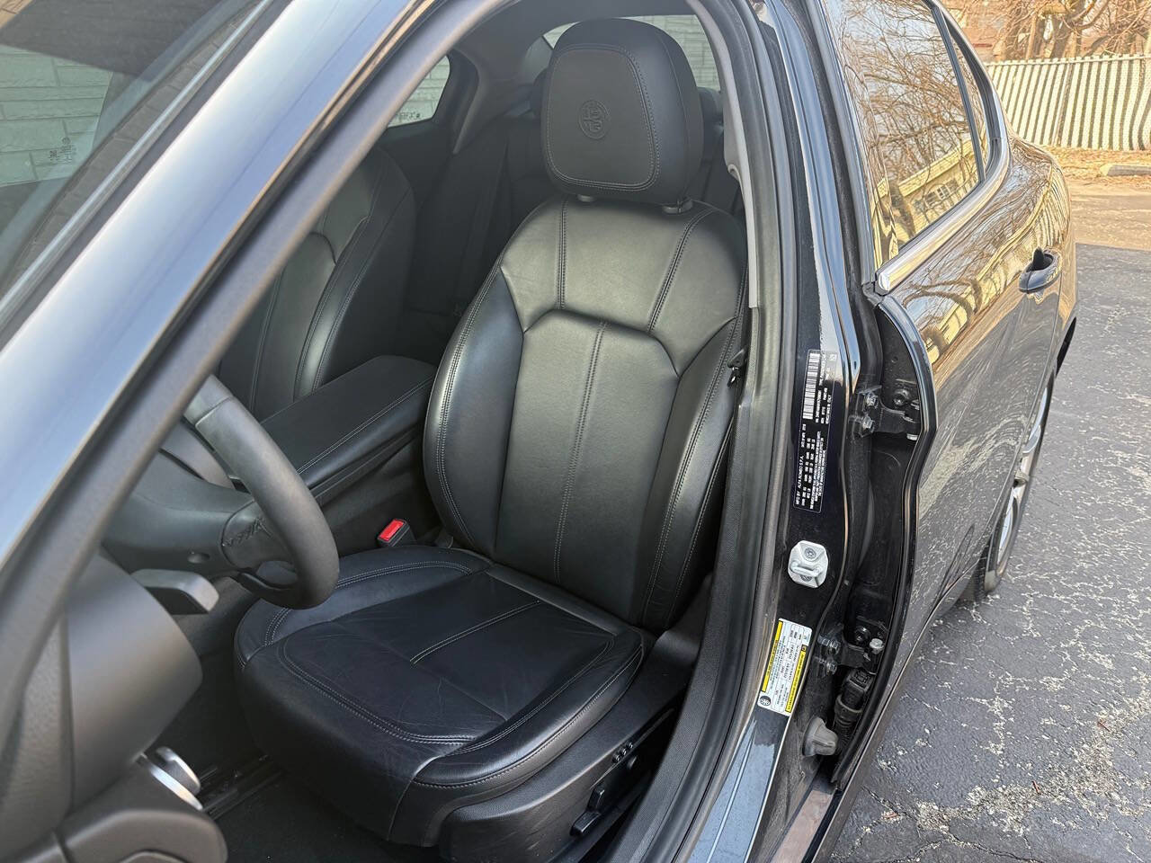 Used 2019 Alfa Romeo Giulia image 11