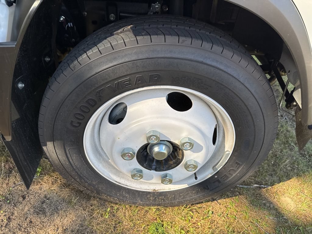 Used 2024 Chevrolet Low Cab Forward RWD image 9