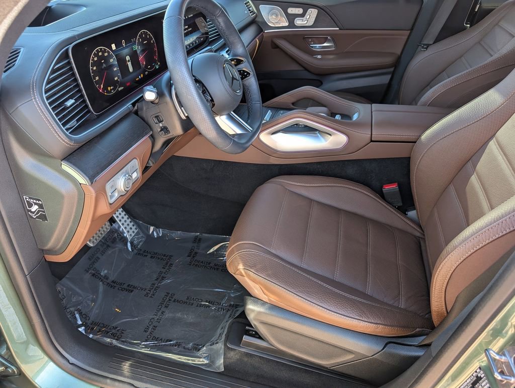 Used 2025 Mercedes-Benz GLS 580 4MATIC image 11