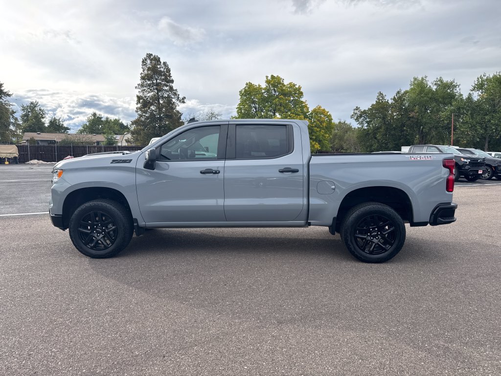 Used 2024 Chevrolet Silverado 1500 LT Trail Boss w/ LT Trail Boss Premium Package AWD/4WD image 2