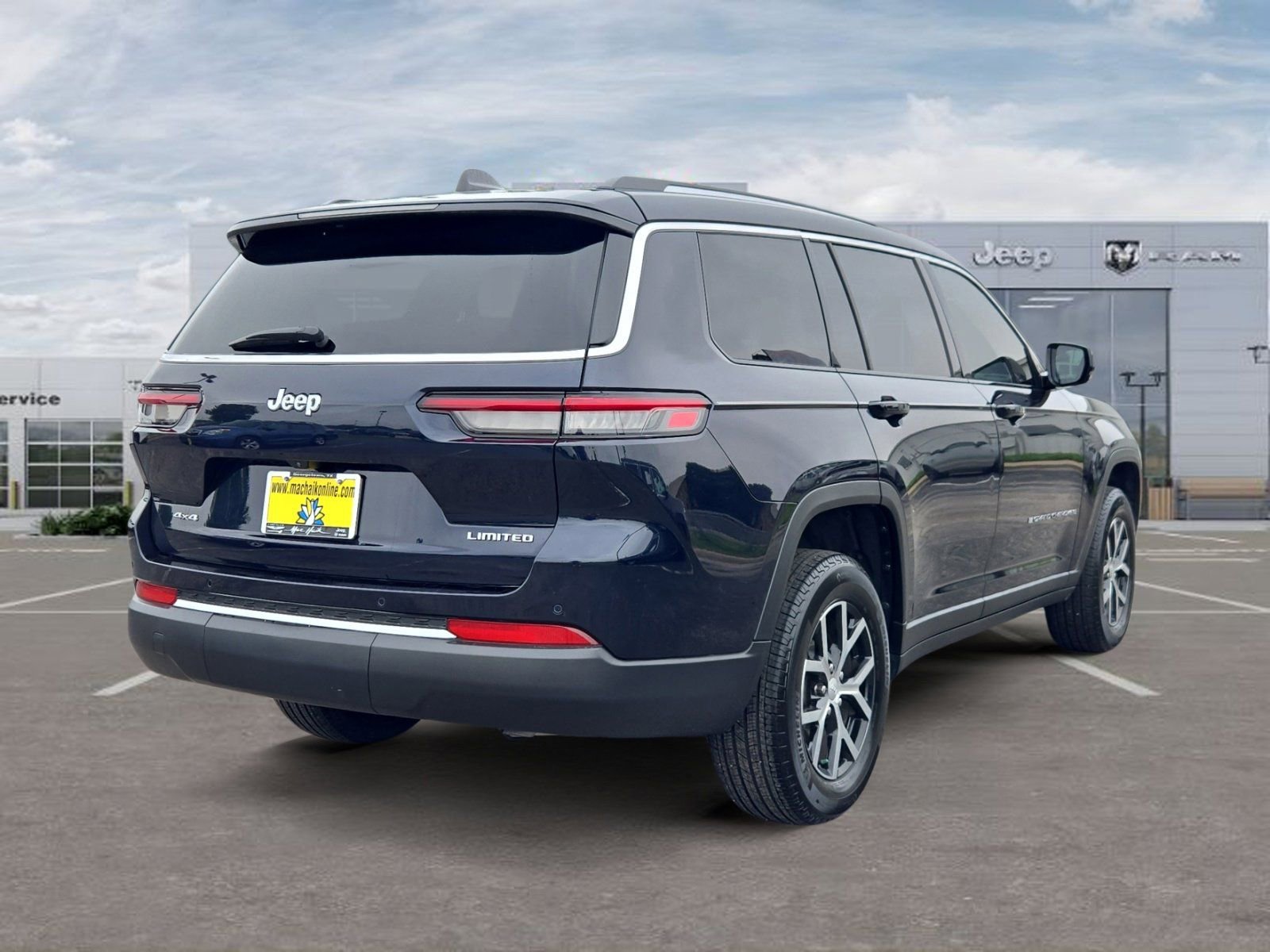 Used 2023 Jeep Grand Cherokee L Limited AWD/4WD image 5