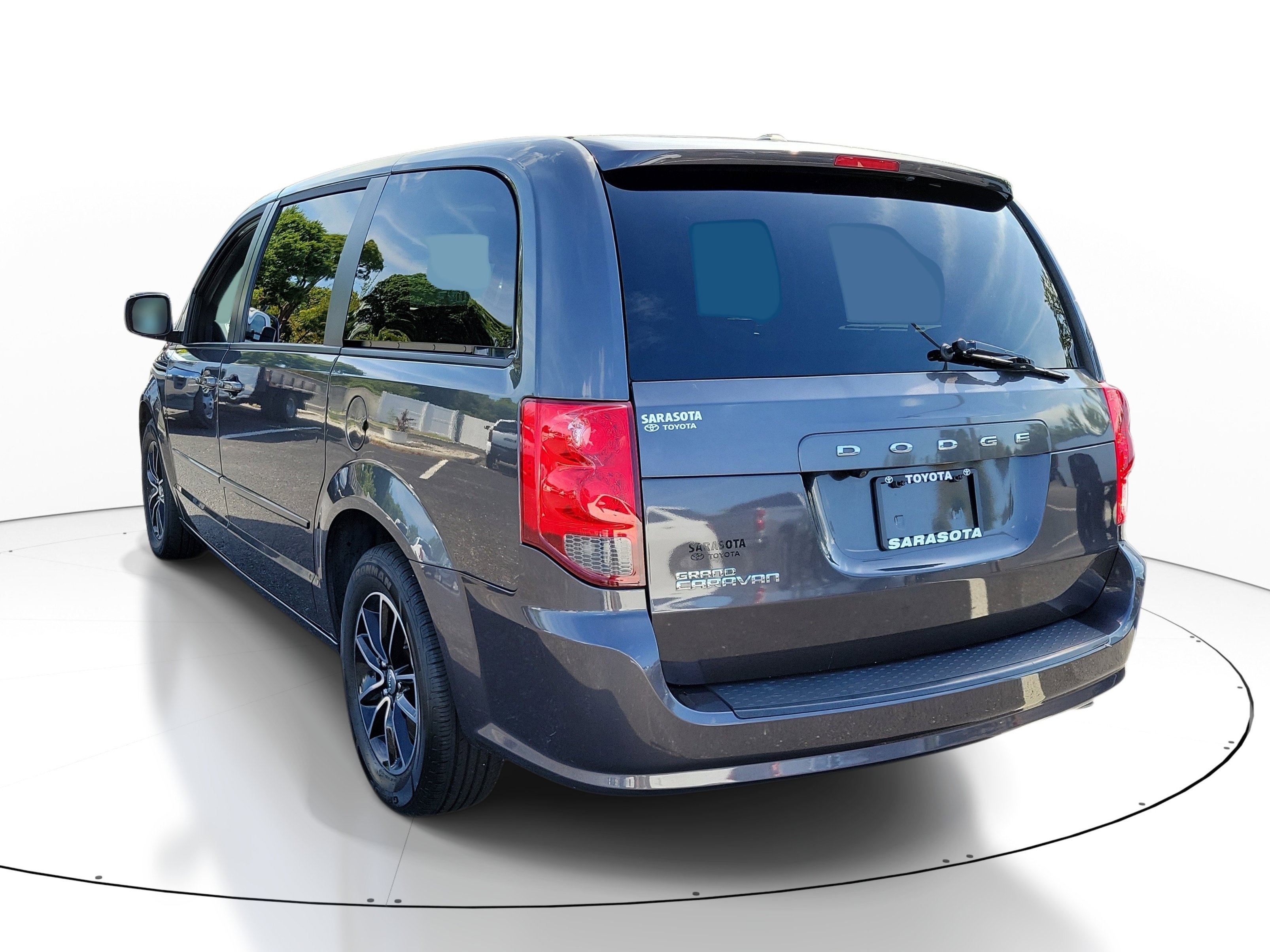Used 2016 Dodge Grand Caravan SXT FWD image 4