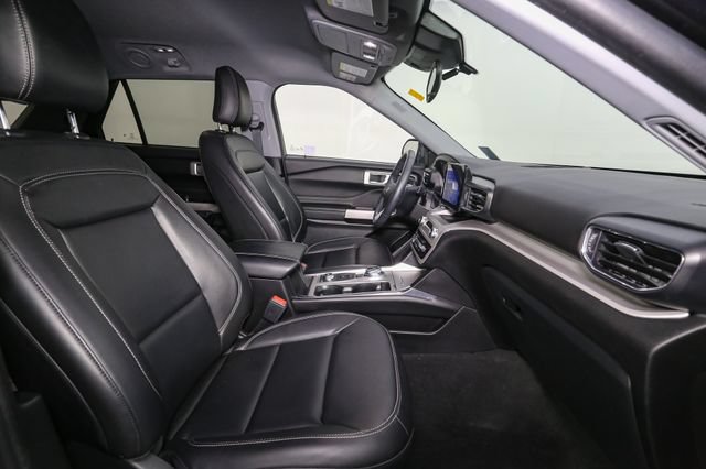 Used 2023 Ford Explorer XLT w/ Equipment Group 202A AWD/4WD image 17