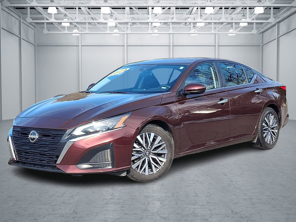 Used 2024 Nissan Altima 2.5 SV image 1