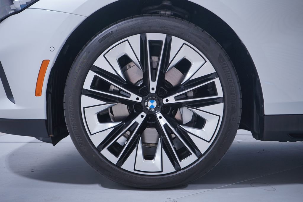 Used 2024 BMW 530i w/ Convenience Package image 2